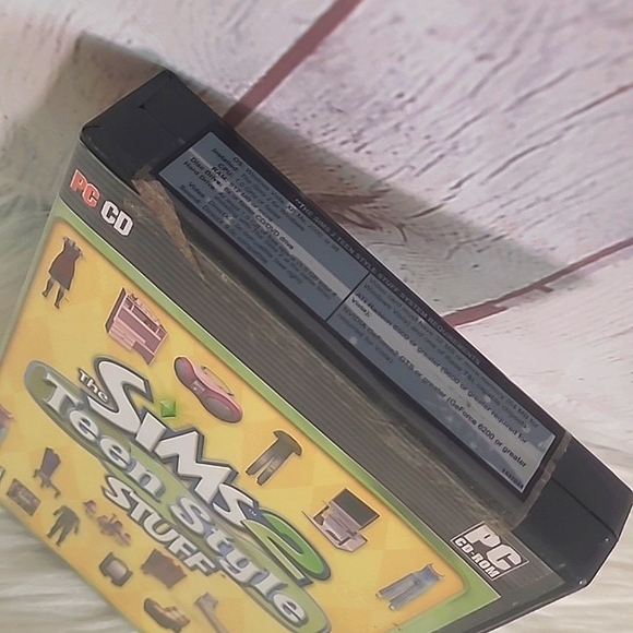 Vintage The Sims 2 Teen Style Stuff PC Game With Inserts - Picture 2 of 7